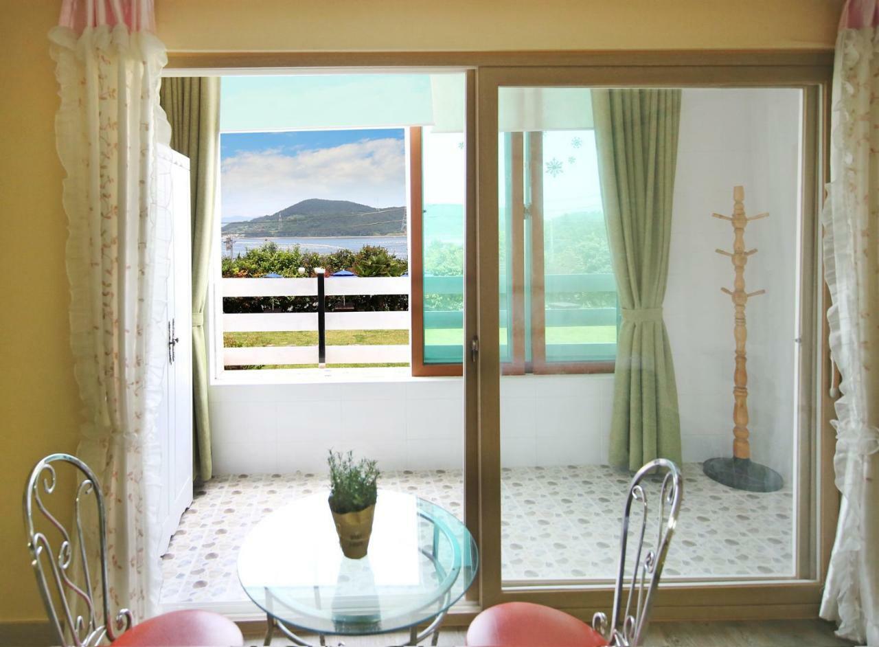 Tongyeong Paper Island Pension Exterior foto
