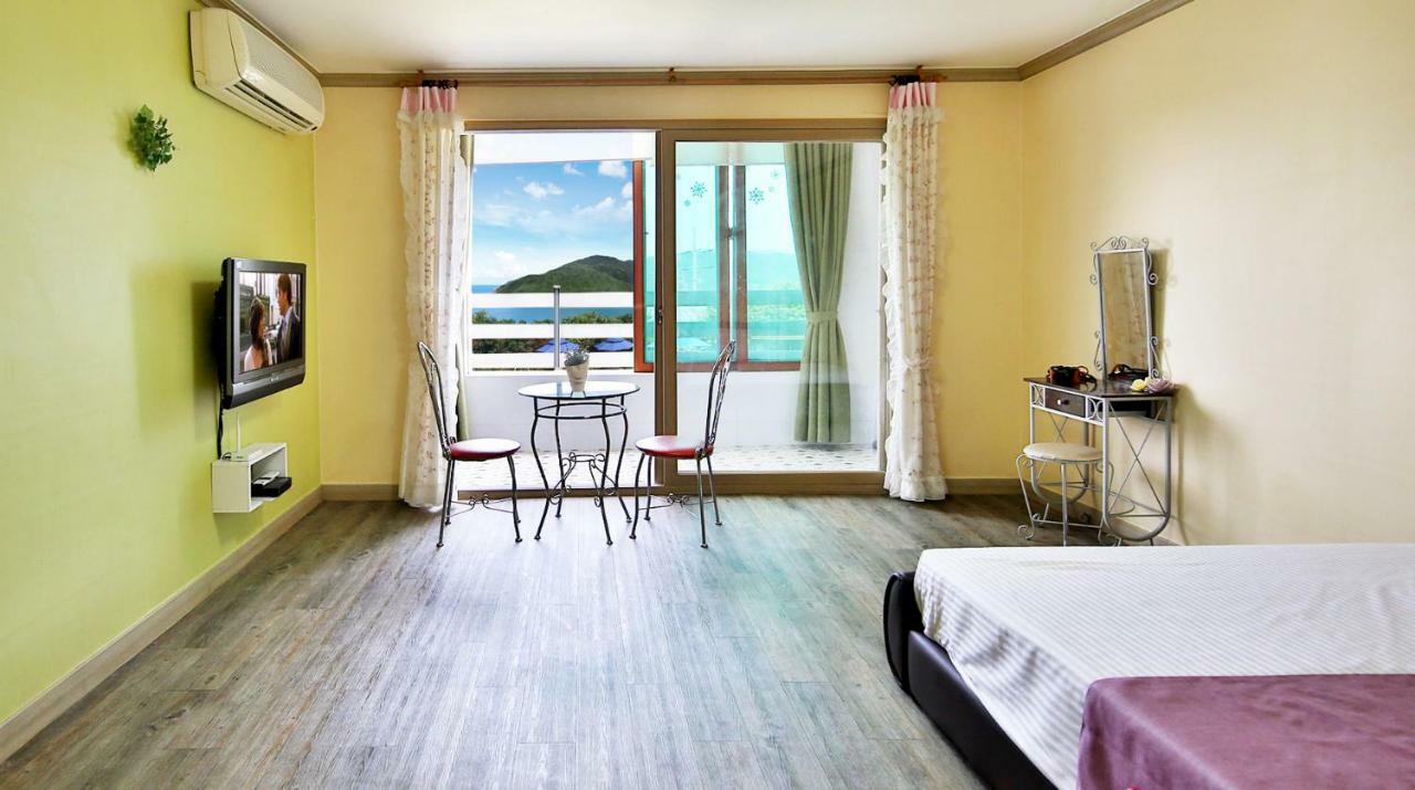 Tongyeong Paper Island Pension Exterior foto