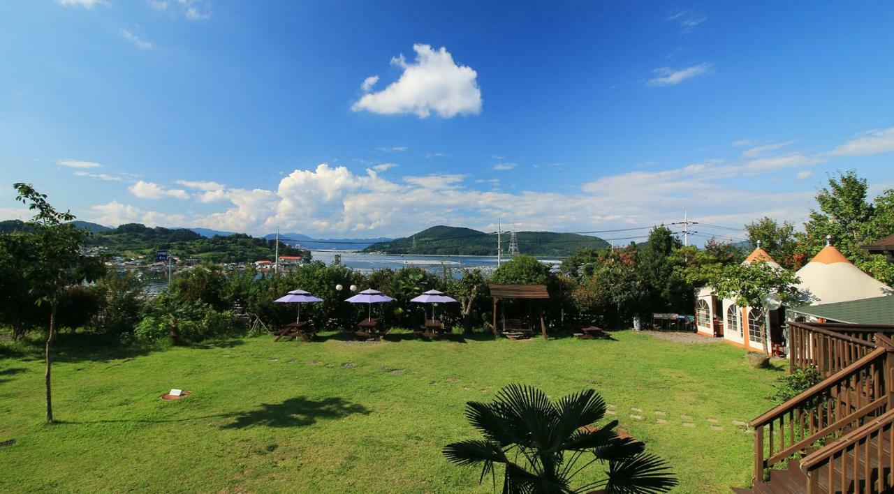 Tongyeong Paper Island Pension Exterior foto
