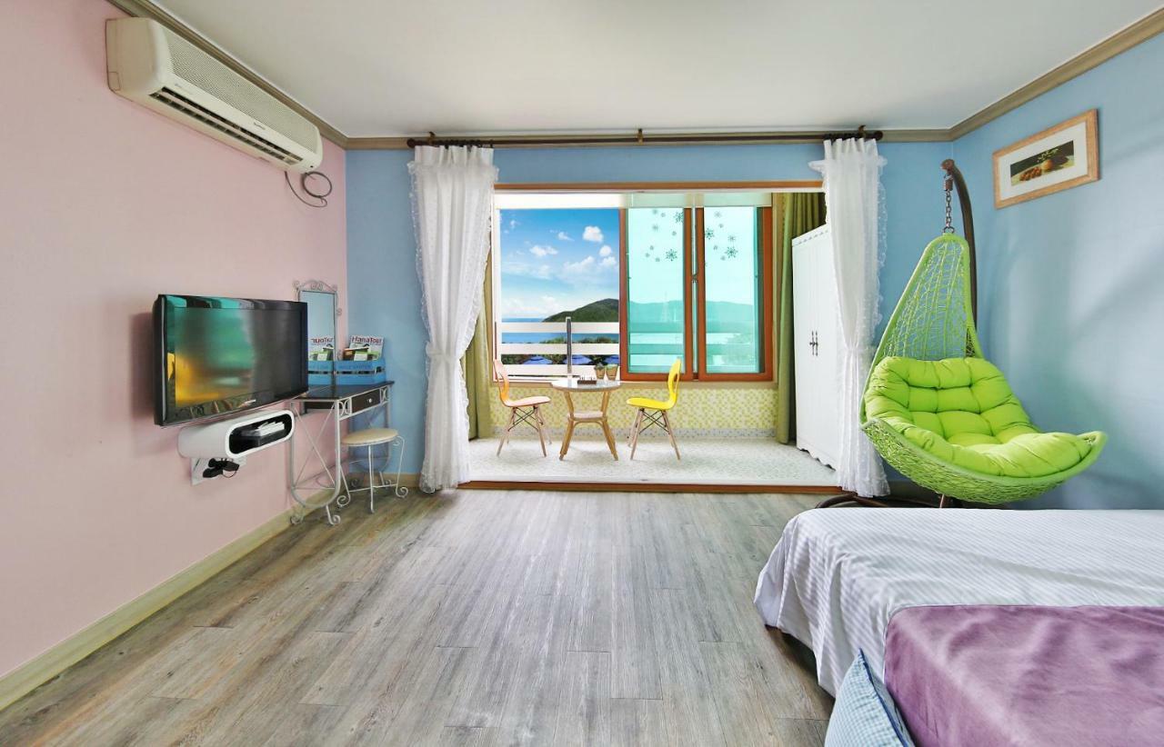 Tongyeong Paper Island Pension Exterior foto