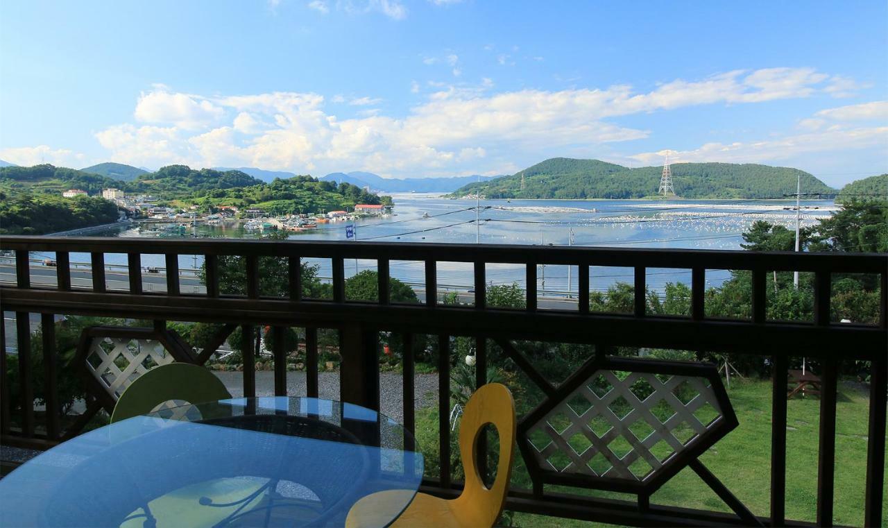 Tongyeong Paper Island Pension Exterior foto