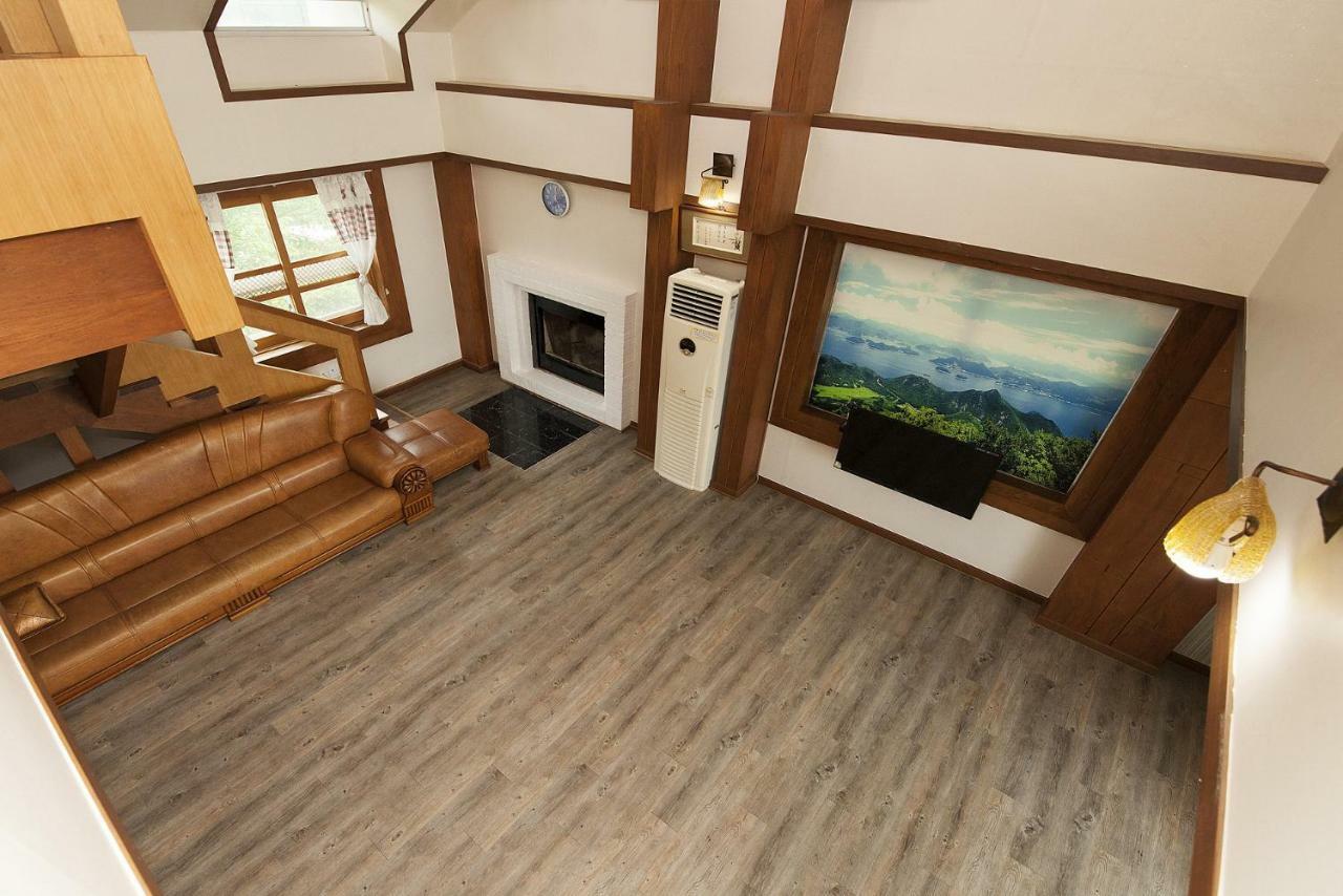 Tongyeong Paper Island Pension Exterior foto