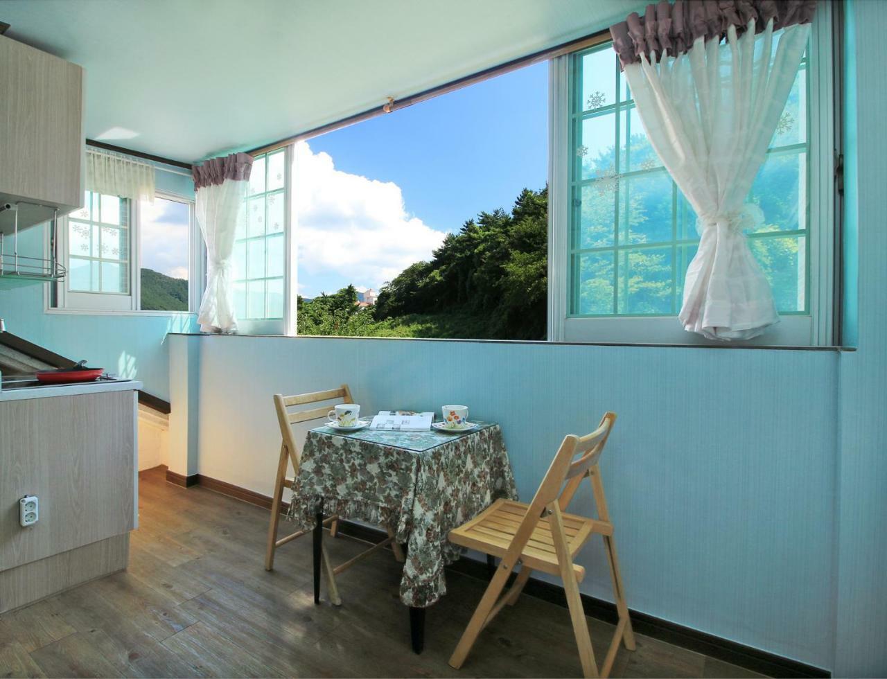 Tongyeong Paper Island Pension Exterior foto