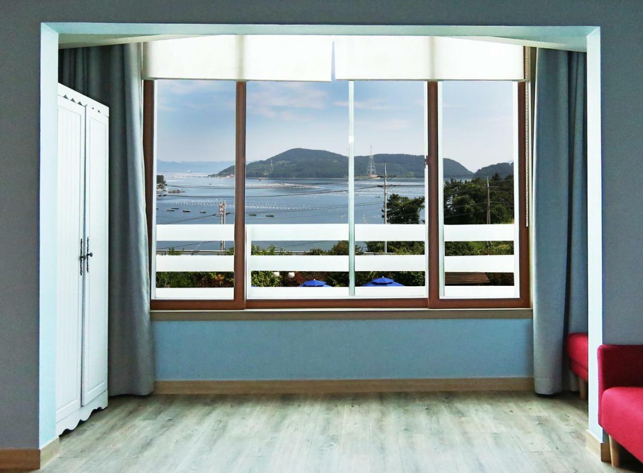 Tongyeong Paper Island Pension Exterior foto