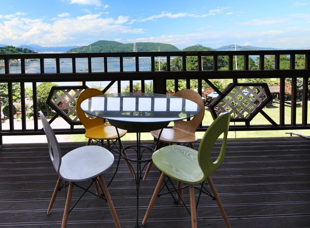 Tongyeong Paper Island Pension Exterior foto