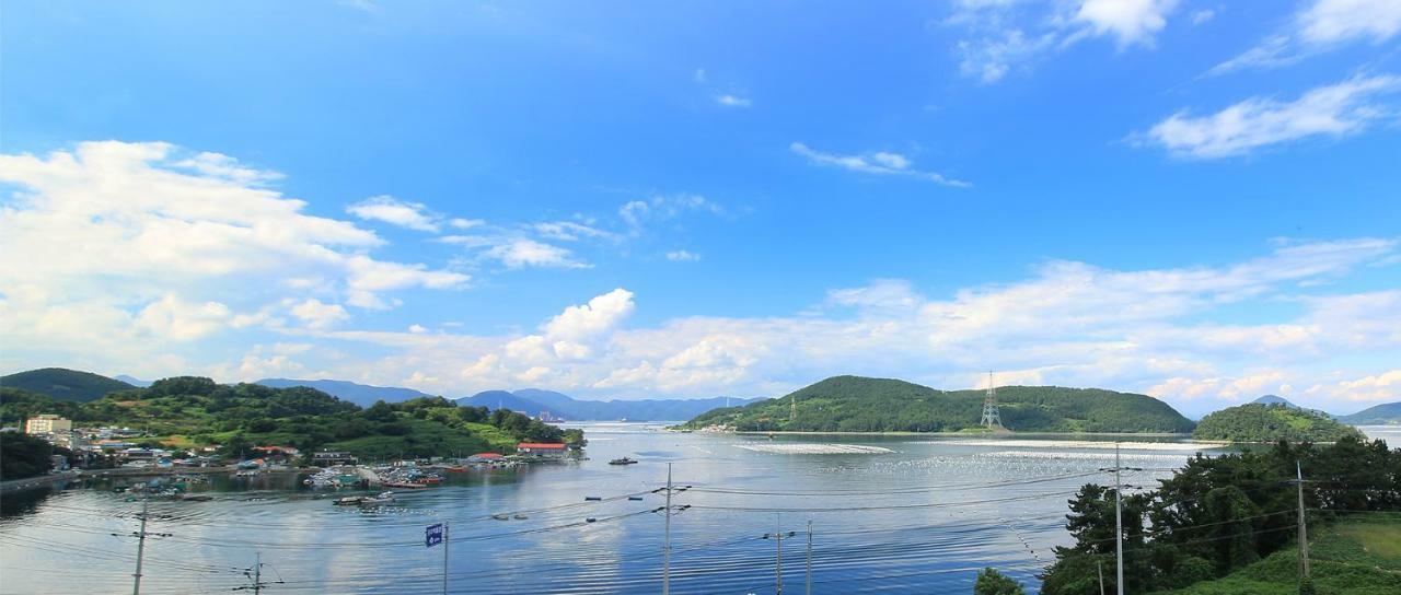 Tongyeong Paper Island Pension Exterior foto
