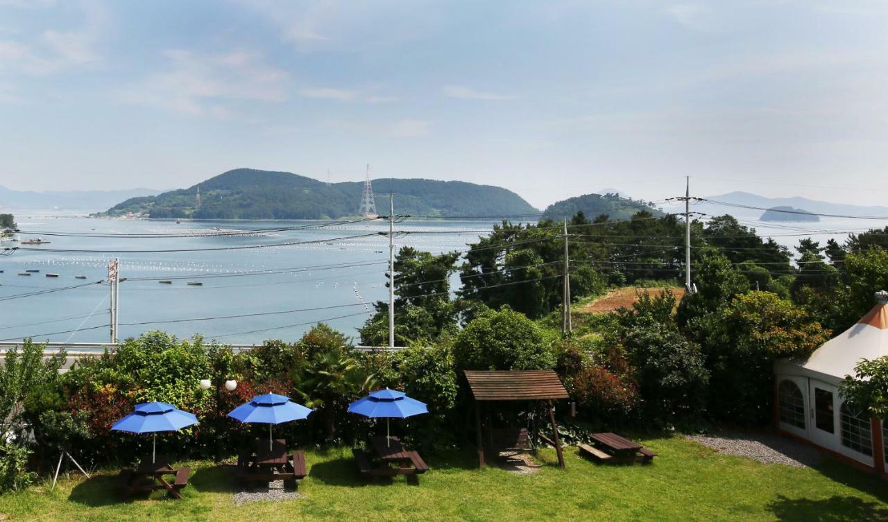 Tongyeong Paper Island Pension Exterior foto