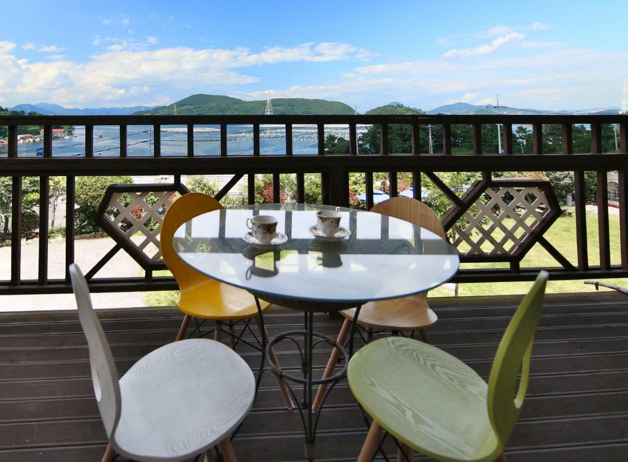 Tongyeong Paper Island Pension Exterior foto