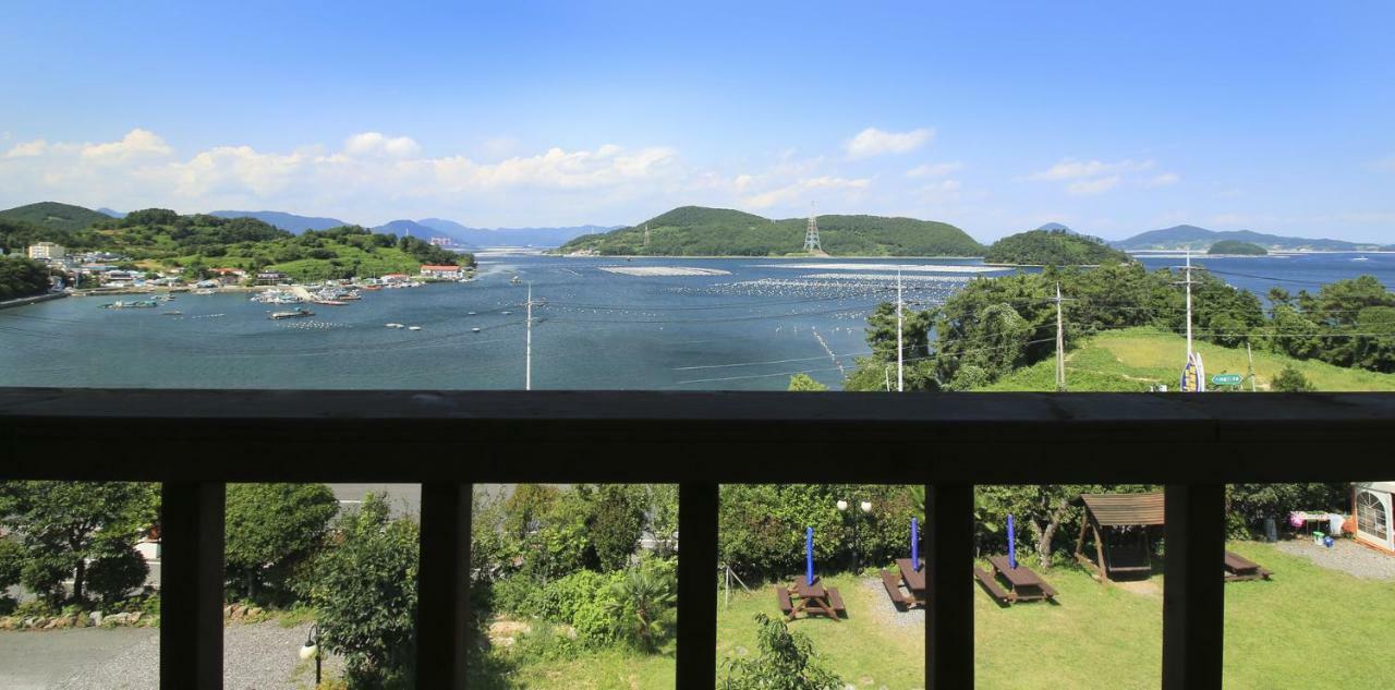Tongyeong Paper Island Pension Exterior foto