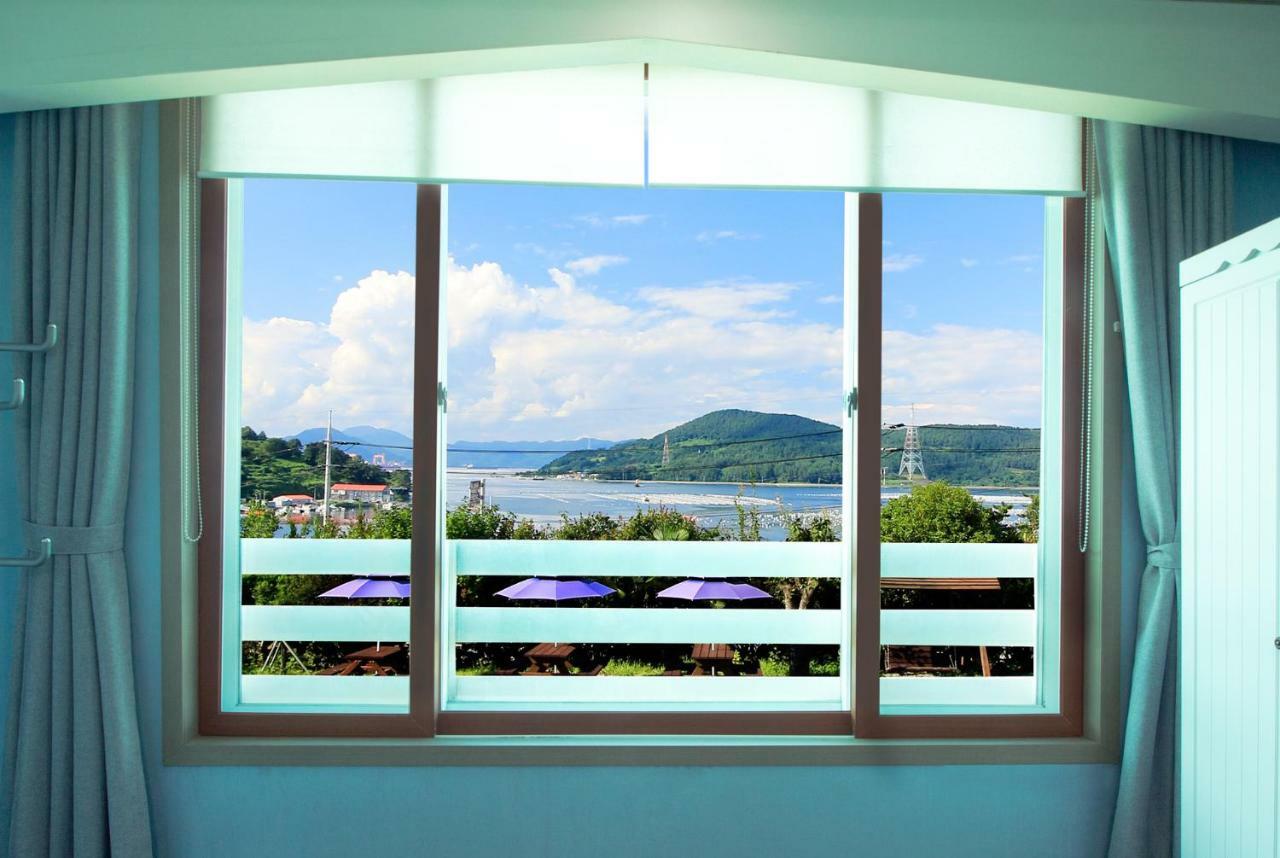 Tongyeong Paper Island Pension Exterior foto